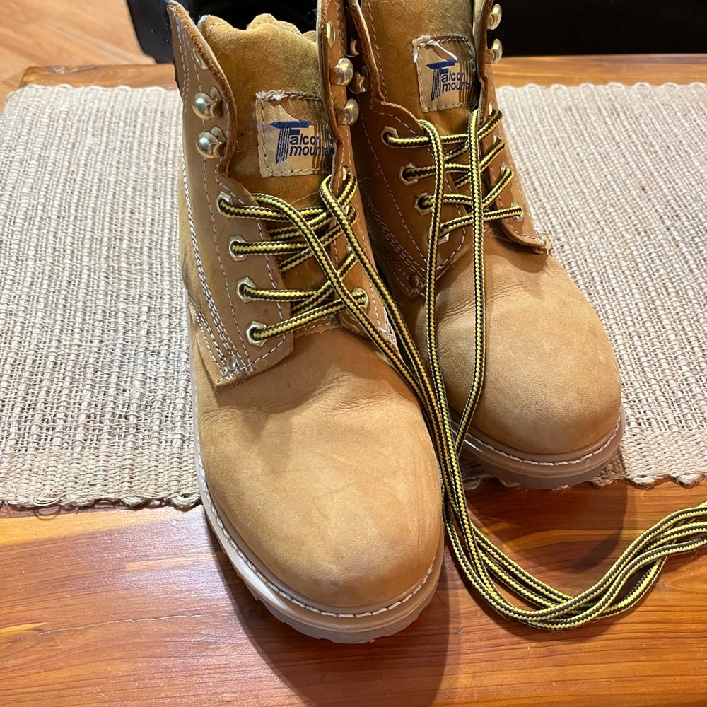 Falcon Mountain boots